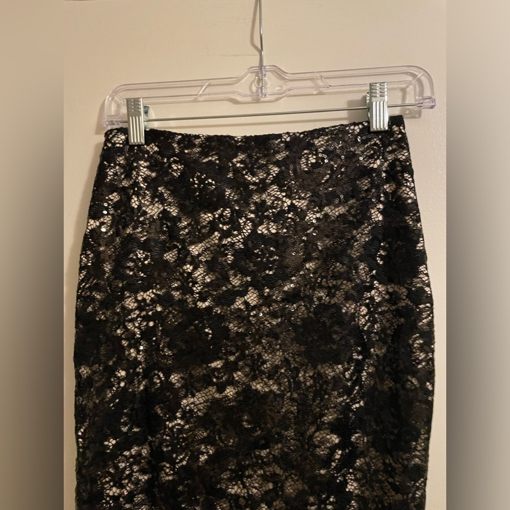 Wyatt Black Sequined Lace Fully Lined Midi Skirt Size 2 - Picture 4 of 11